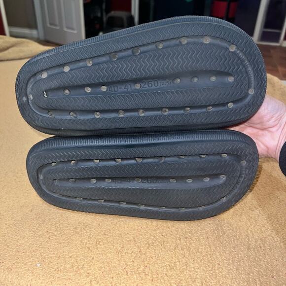 Joomra Pillow Slippers size 40-41 Women 9-10 or Men 7.5-8.5 Black - Picture 9 of 11